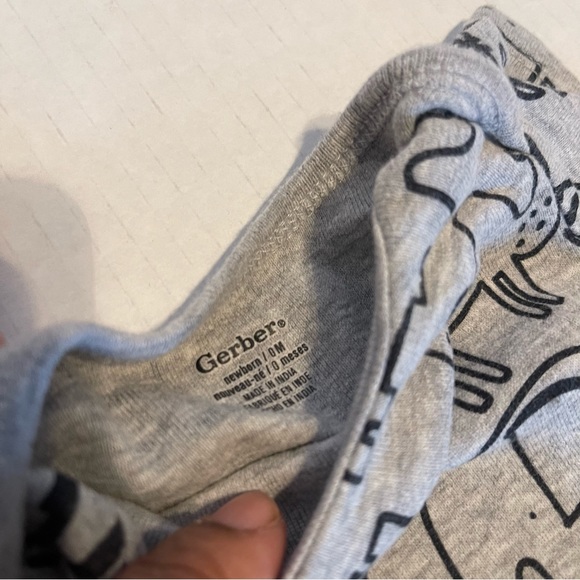 Gerber baby Onesies| Newborn| Animal Print theme| - Picture 7 of 7